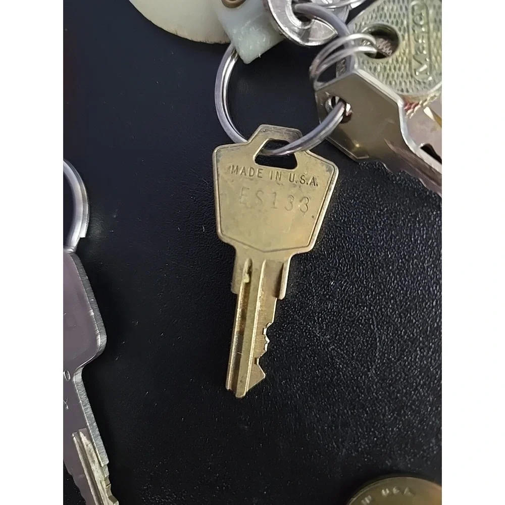 N/A vintage keys